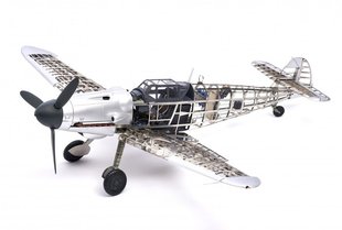 1/16 Messerschmitt Bf-109G, серія Premium Kit із електродвигуном та LED-світлом, з інтер'єром та прозорим корпусом (Artesania Latina 20356), збірна металева модель