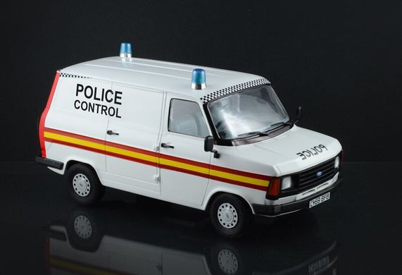 1/24 Автомобіль Ford Transit UK Police, кольоровий пластик (Italeri 3657) збірна модель