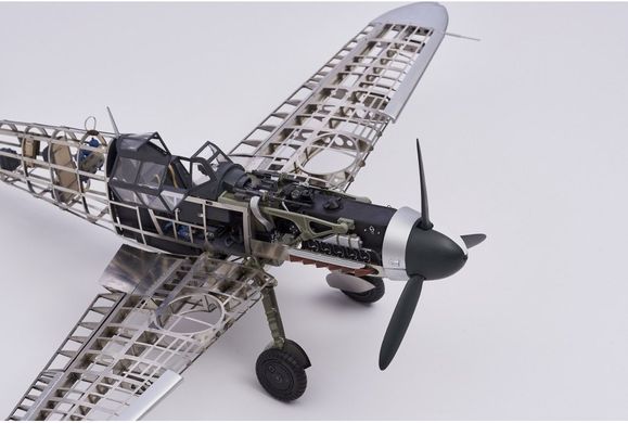1/16 Messerschmitt Bf-109G, серия Premium Kit с электромотором и LED-светом, с интерьером и прозрачным корпусом (Artesania Latina 20356), сборная металлическая модель