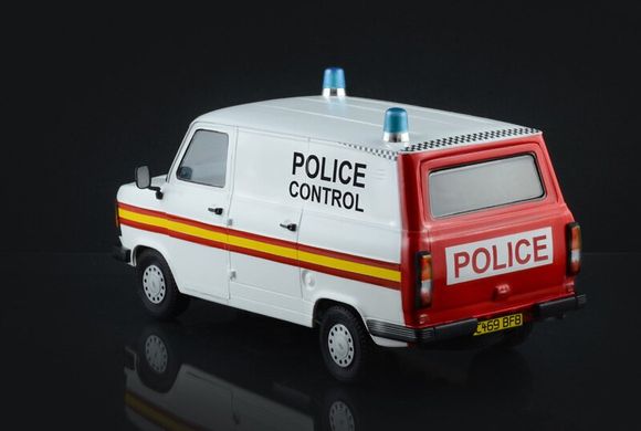 1/24 Автомобиль Ford Transit UK Police, цветной пластик (Italeri 3657) сборная модель