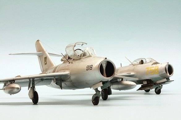 1/48 МіГ-15УТІ радянський учбово-тренувальний винищувач (Trumpeter 02805), збірна модель