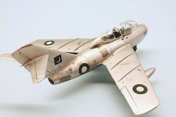 1/48 МіГ-15УТІ радянський учбово-тренувальний винищувач (Trumpeter 02805), збірна модель