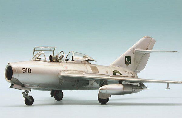 1/48 МіГ-15УТІ радянський учбово-тренувальний винищувач (Trumpeter 02805), збірна модель