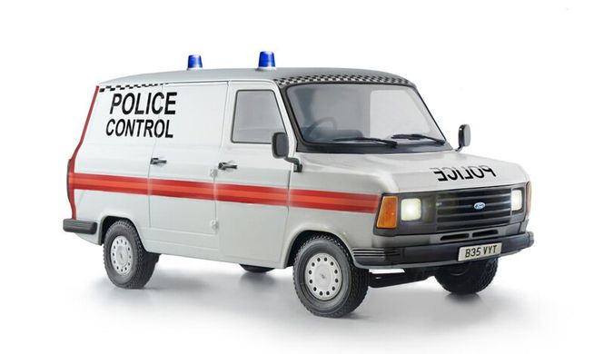 1/24 Автомобіль Ford Transit UK Police, кольоровий пластик (Italeri 3657) збірна модель