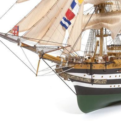 1/100&nbsp;Amerigo Vespucci навчальний барк (OcCre 15006), збірна дерев'яна модель