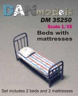 1/35 Кровати армейские с матрасом и подушкой, 2 штуки, сборные (DANmodels DM 35250)