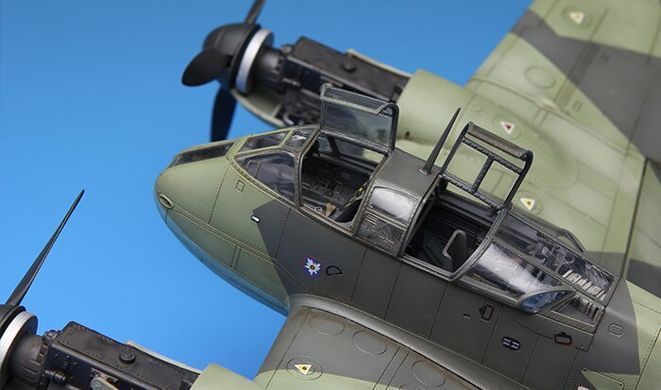 1/48 Messerschmitt Me-410A-1 Hornisse германский истребитель-бомбардировщик (Meng Model LS003) сборная модель