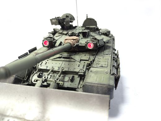 1/35 Танк Т-90 з відвалом ТБС-86, модель з LED-підсвіткою комплексу ОЕП "Штора", готова модель, авторська робота