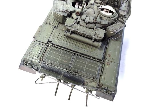 1/35 Танк Т-90 з відвалом ТБС-86, модель з LED-підсвіткою комплексу ОЕП "Штора", готова модель, авторська робота
