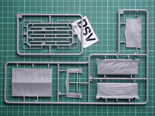 1/35 Raupenschlepper OST RSO/01. Last Production німецький тягач (Miniart 53007), збірна модель