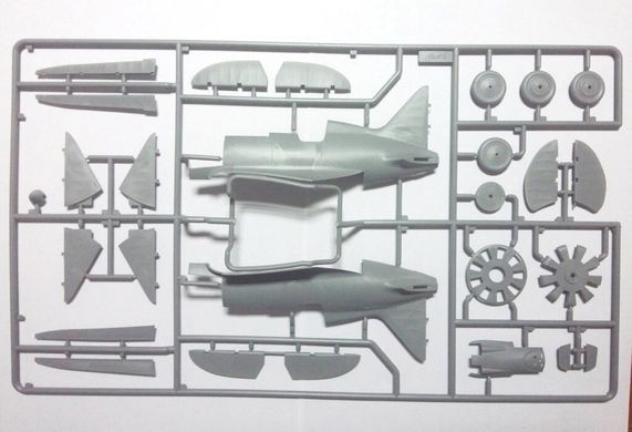1/32 Поликарпов И-16 тип 24 советский истребитель (ICM 32001), сборная модель