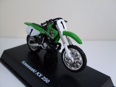 1:32 Kawasaki KX 250, Lil X'treme serie (New Ray SS06227 10102011) коллекционная модель
