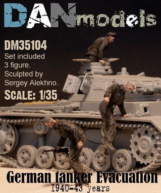 1/35 Німецькі танкісти 1940-43 років, евакуація, 3 фігури (DANmodels DM35104), збірні смоляні