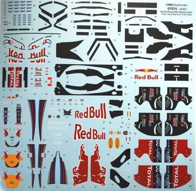 1/24 Автомобиль Red Bull Racing RB8 (пилот Vettel) + клей + краски + кисточка (Revell 67074)