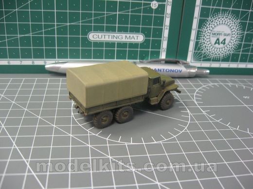 1/100 Армійська вантажівка Урал-4320 (авторська робота), готова модель