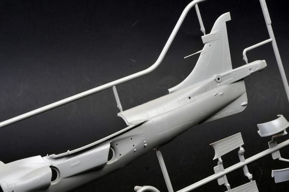 1/48 Літак Sea Harrier FA2 (Kinetic 48041), збірна модель