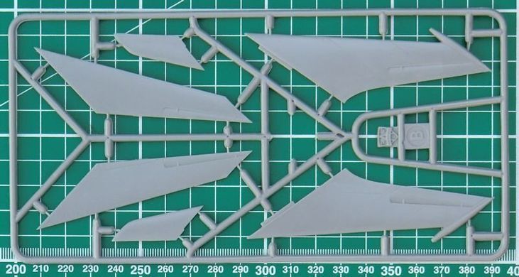 1/72 Яковлєв Як-140 радянський експериментальний винищувач (ModelSvit 72031), збірна модель