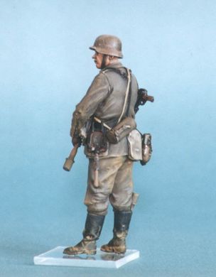1/35 Германский пехотинец, Сталинград 1942 год (Танк 35020) сборная фигура