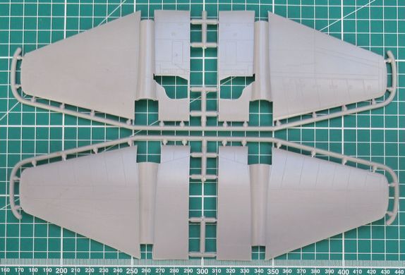 1/72&nbsp;Canberra T.Mk.17 британський літак радіоелектронної боротьби (MikroMir 72-013), збірна модель