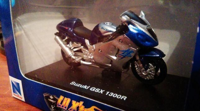 1:32 Suzuki GSX 1300R, Lil X'treme serie (New Ray SS06227 10102011) коллекционная модель