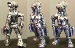 HassleFree Miniatures - Sola, dwarf female pistolier - HF-HFP002