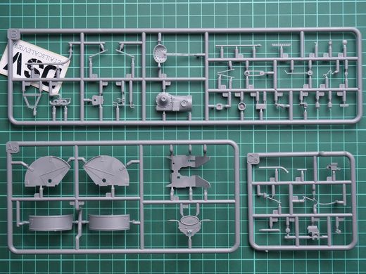 1/35 Універсальний трактор Fordson N зразка 1939 року (MiniArt 38098), збірна модель