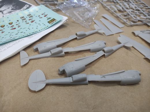 УЦЕНКА 1/72 Истребитель P-38J Lightning, без коробки и не родная декаль (Italeri 032), сборная модель