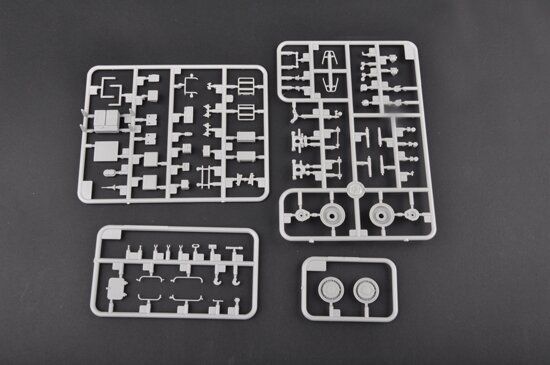 1/35 БТР-60П/БТР-60ПУ советский бронетранспортер (Trumpeter 01576), сборная модель