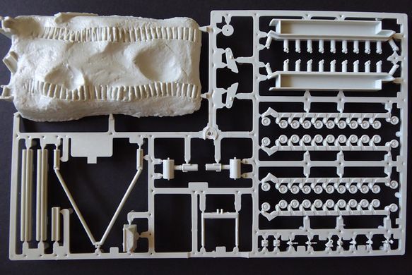 1/76 Мостоукладальний танк&nbsp;Churchill A.V.R.E. з підставкою (Revell 03297), збірна модель