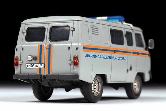 1/43 Автомобіль УАЗ-3909 аварійно-рятувальної служби, збірна масштабна модель