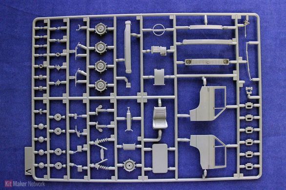 1/35 Volkswagen T3 Transporter мікроавтобус з фігуркою військового (Takom 2013), збірна модель
