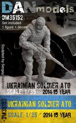 1/35 Украинский снайпер, АТО 2014-15 (DANmodels DM35152) сборная масштабная фигура (смола) + шевроны (декаль)