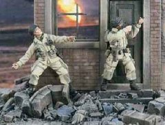 1:35 US Paratroops WWII Attack ! (2 Figures)