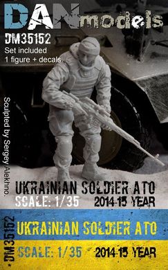 1/35 Український снайпер, АТО 2014-15 років, збірна смоляна фігура + декаль з шевронами (DANmodels DM35152)