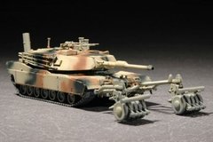 1/72 M1A1 Abrams с катковым тралом, американский основной боевой танк (Trumpeter 07278) сборная модель