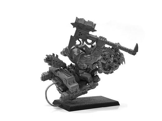 Орк-ноб с топором на мотоцикле, миниатюра Warhammer 40k (Games Workshop), пластиковая