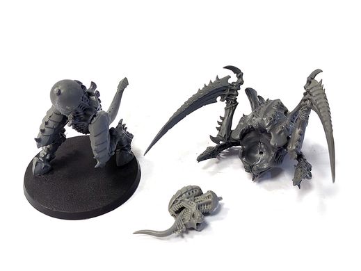 Tyranid Carnifex with twin-linked devourers and spore cysts, миниатюра Warhammer 40k, разборный (Games Workshop), собранная пластиковая