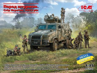 1/35 Перед штурмом, Схід України, 2022 рік - бронеавтомобіль Козак-2, водій, стрілець-кулеметник, боєць з біноклем, бійці ССО та оператори FPV-дронів (ICM DS3521), збірна модель та 9 фігур