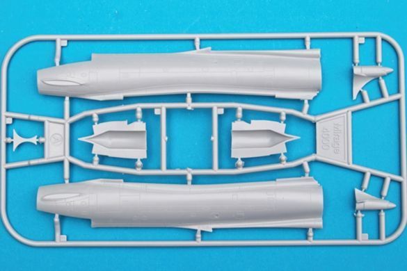 1/72 Mirage 4000 французький&nbsp;винищувач-бомбардувальник (ModelSvit 72053), збірна модель
