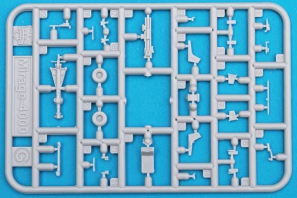 1/72 Mirage 4000 французький&nbsp;винищувач-бомбардувальник (ModelSvit 72053), збірна модель