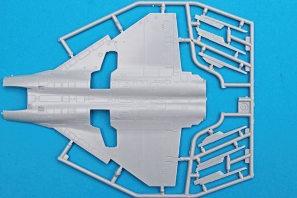 1/72 Mirage 4000 французький&nbsp;винищувач-бомбардувальник (ModelSvit 72053), збірна модель
