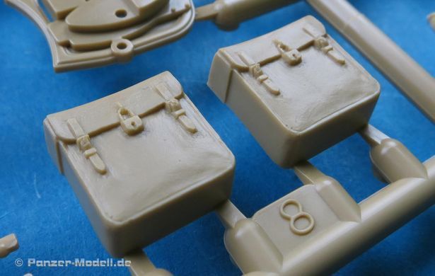 1/35 Танк Pz.Kpfw.IV Ausf.G ранній із мотоциклом і фігурами (Tamiya 25209), збірна модель