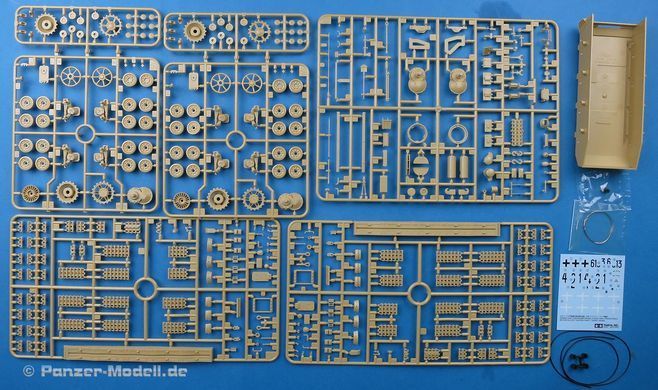 1/35 Танк Pz.Kpfw.IV Ausf.G ранній із мотоциклом і фігурами (Tamiya 25209), збірна модель
