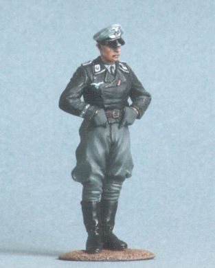 1/35 Немецкий танковый офицер дивизии "Герман Геринг", Италия 1944 год (Танк 35039) сборная фигура