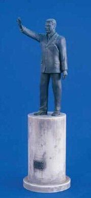 Saddam Hussein Statue 1:35