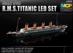 1/700 Лайнер RMS Titanic с комплектом LED-подсветки, цветной пластик (Academy 14220) сборная модель