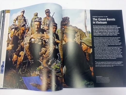 Книга "The Vietnam War: The Definitive Illustrated History" (В'єтнамська війна: повна ілюстрована історія) (англійська мова)