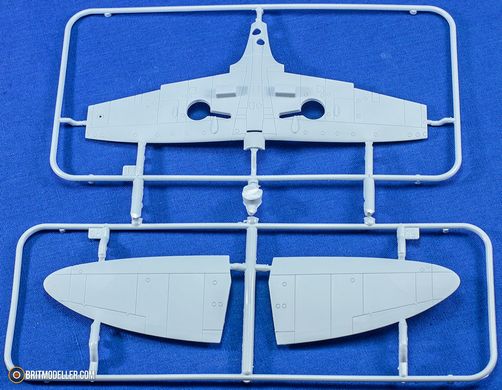 1/72 Набор "Battle of Britain Memorial Flight": Avro Lancaster B Mk.III, Spitfire Mk.IIa, Spitfire PR Mk.XIX, клей и краски (Airfix A50182), сборные модели