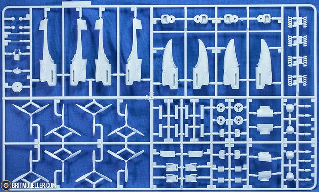 1/72 Набор "Battle of Britain Memorial Flight": Avro Lancaster B Mk.III, Spitfire Mk.IIa, Spitfire PR Mk.XIX, клей и краски (Airfix A50182), сборные модели