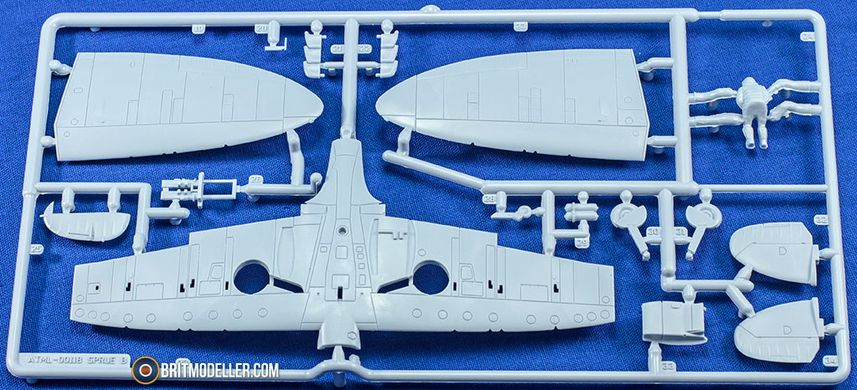 1/72 Набір "Battle of Britain Memorial Flight": Avro Lancaster B Mk.III, Spitfire Mk.IIa, Spitfire PR Mk.XIX, клей та фарби (Airfix A50182), збірні моделі